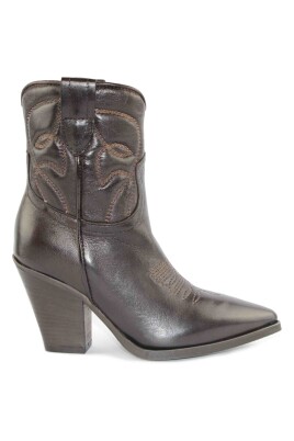 brown-leather-cowboy-boots