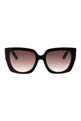 stylish-sunglasses-for-a-sunny-day