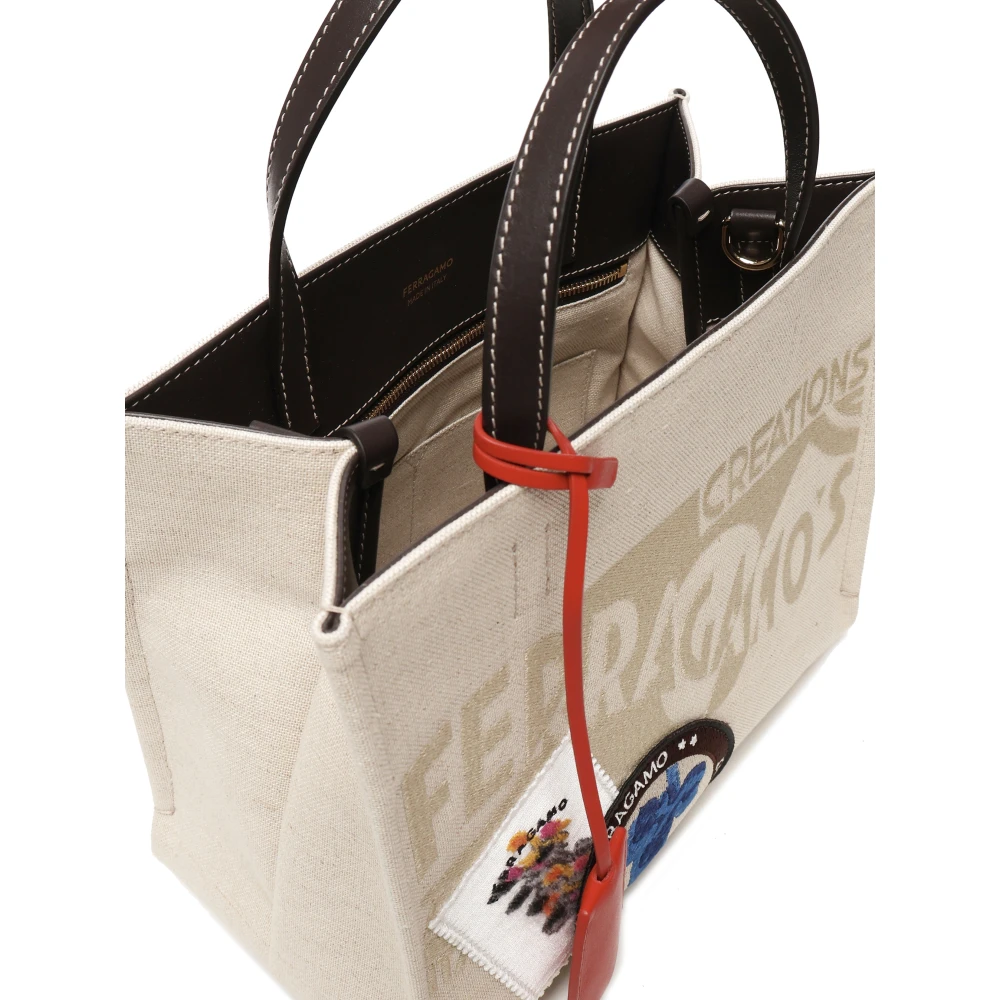 Salvatore Ferragamo Stijlvolle Tote Tassen voor Vrouwen Beige Dames