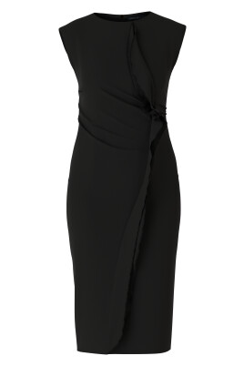 robe-moulante-avec-detail-a-volants