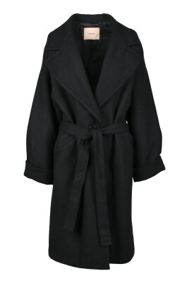 buttoned-coat-with-wide-sleeves