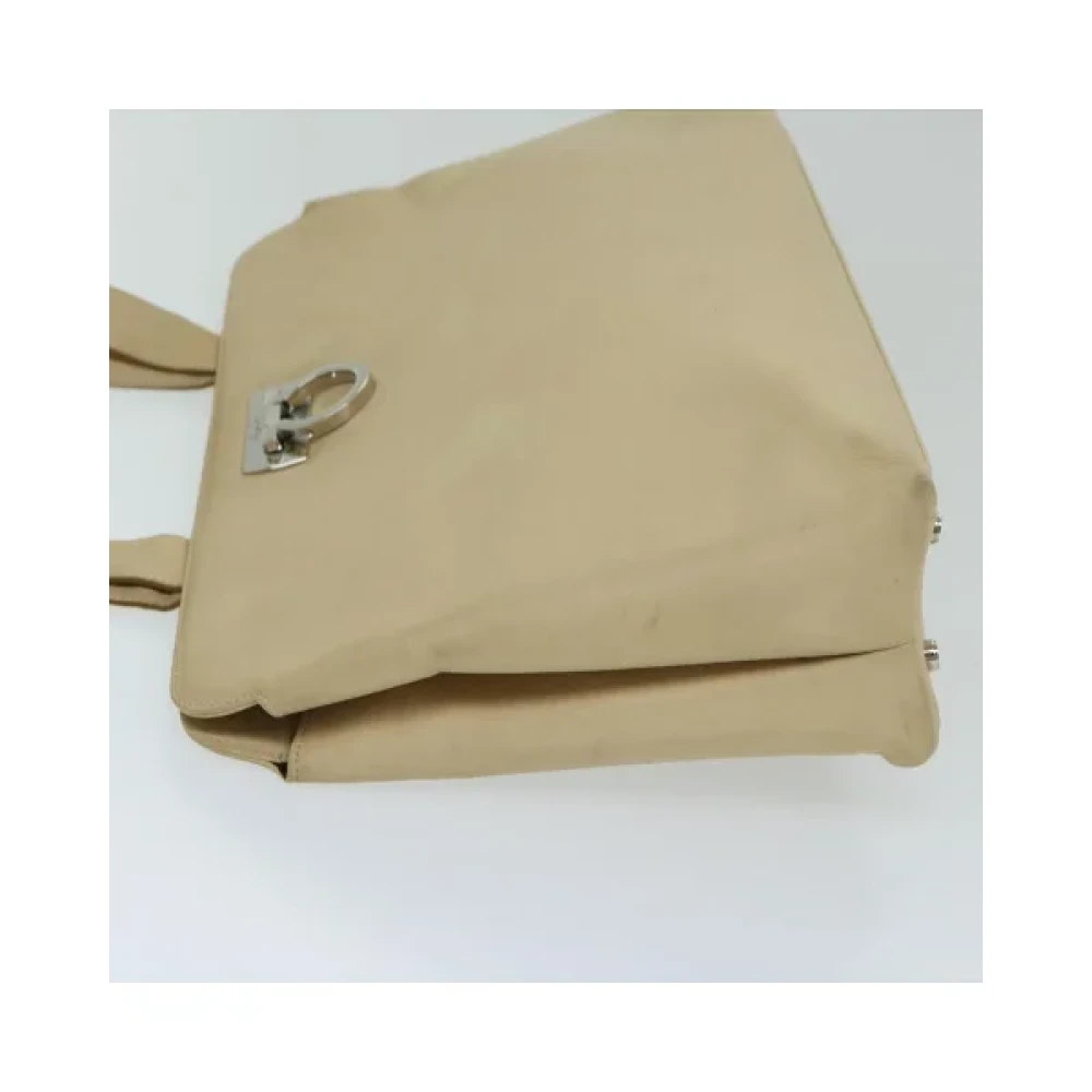 Salvatore Ferragamo Pre-owned Leather shoulder-bags Beige Dames