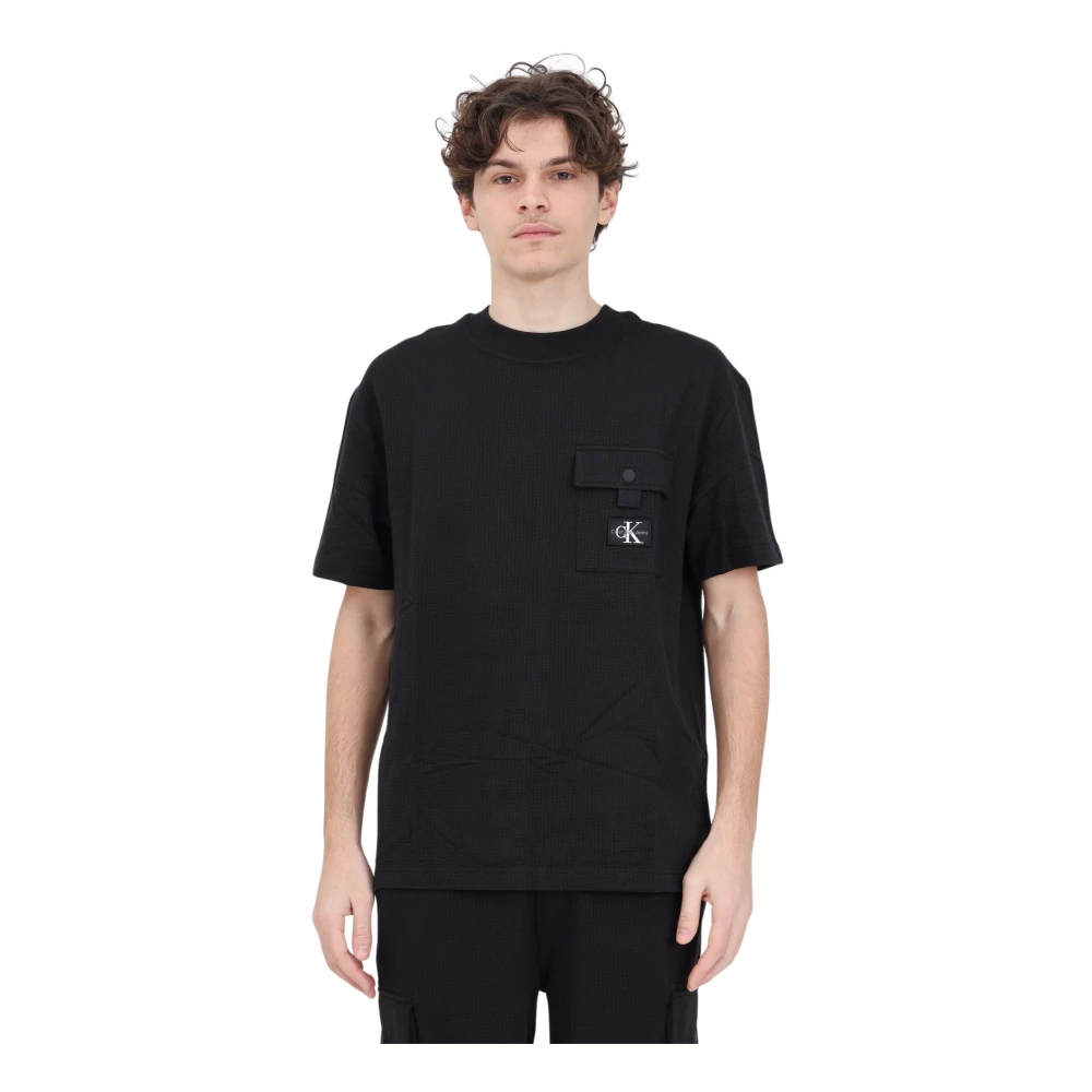 Calvin Klein Jeans Svart T-shirt med strukturerat mönster och logoficka Black, Herr