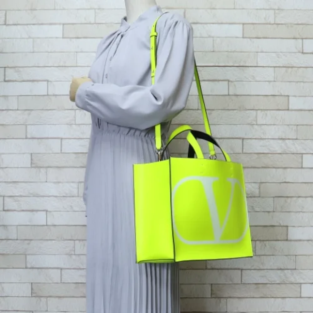 Valentino Vintage Pre-owned Leather shoulder-bags Yellow Dames