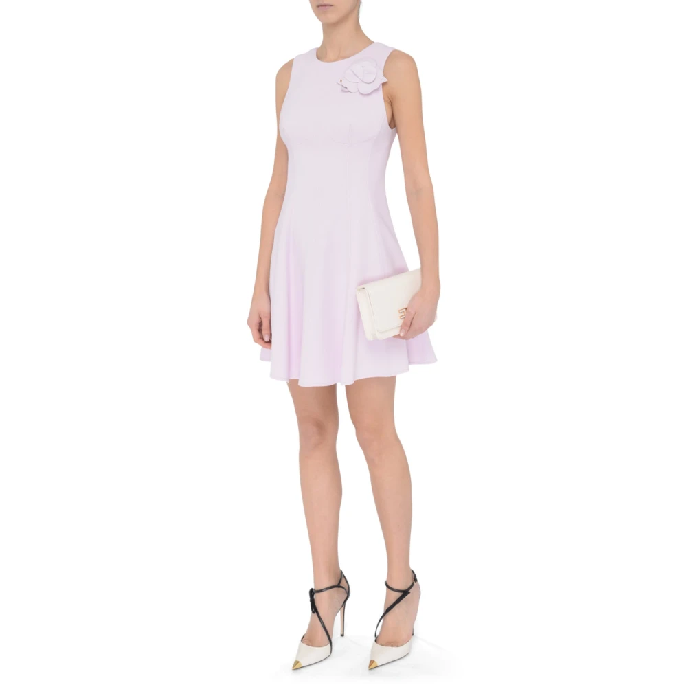 Elisabetta Franchi Lila mouwloze crêpe jurk met juweelbroche Purple Dames
