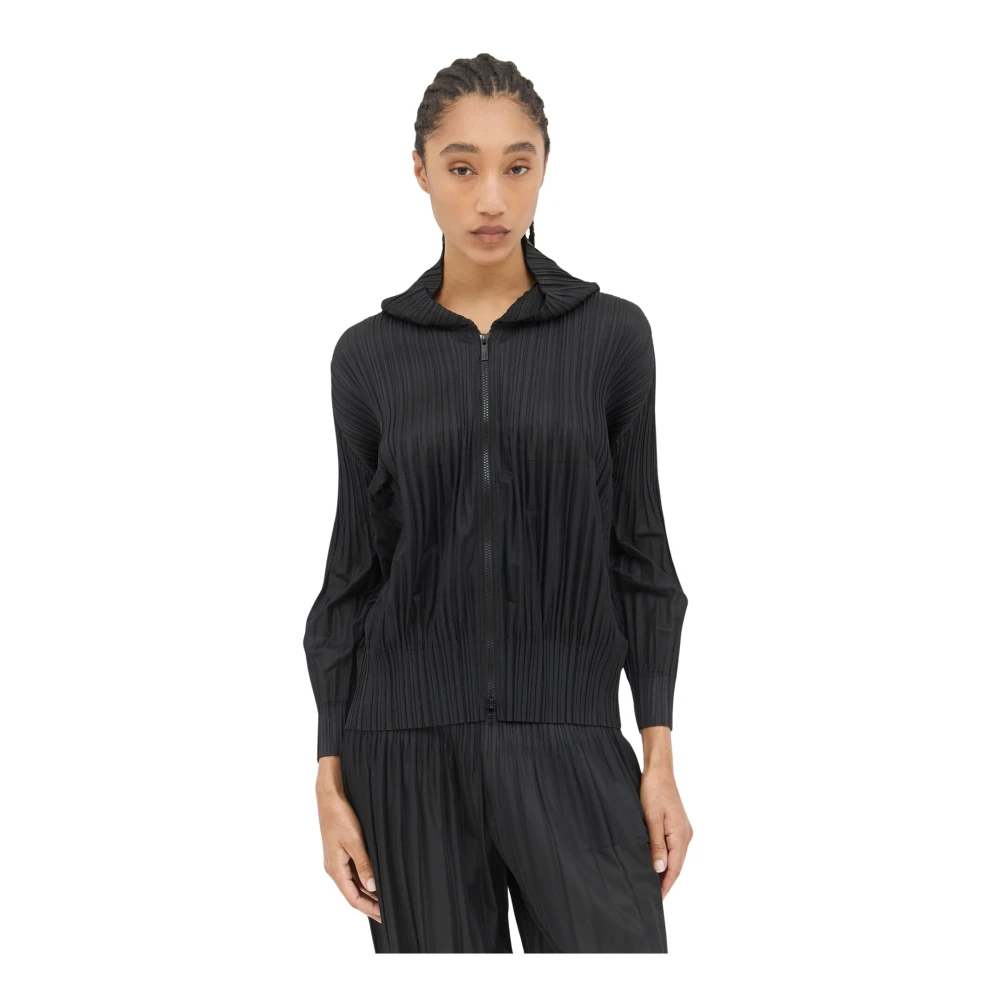 Issey Miyake Geplooide Fluffy Hoodie Black Dames