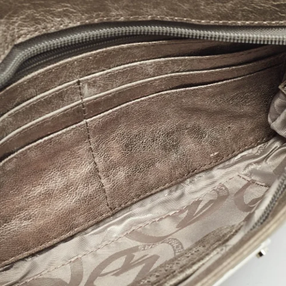 Michael Kors Pre-owned Leather clutches Gray Dames