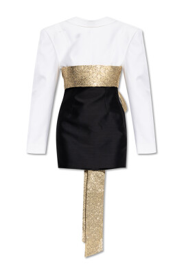 robe-avec-ceinture-decorative