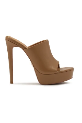 Bruna flip-flops med platå och hög klack