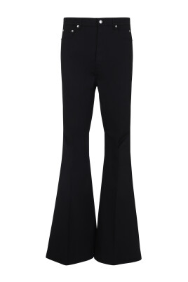 black-trousers-chic-style
