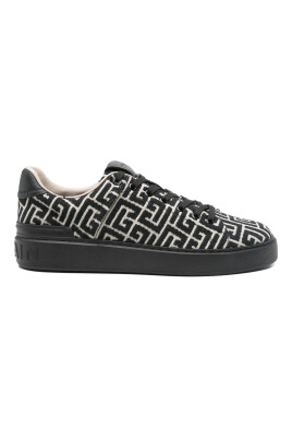 sneakers-noires-avec-insert-en-cuir