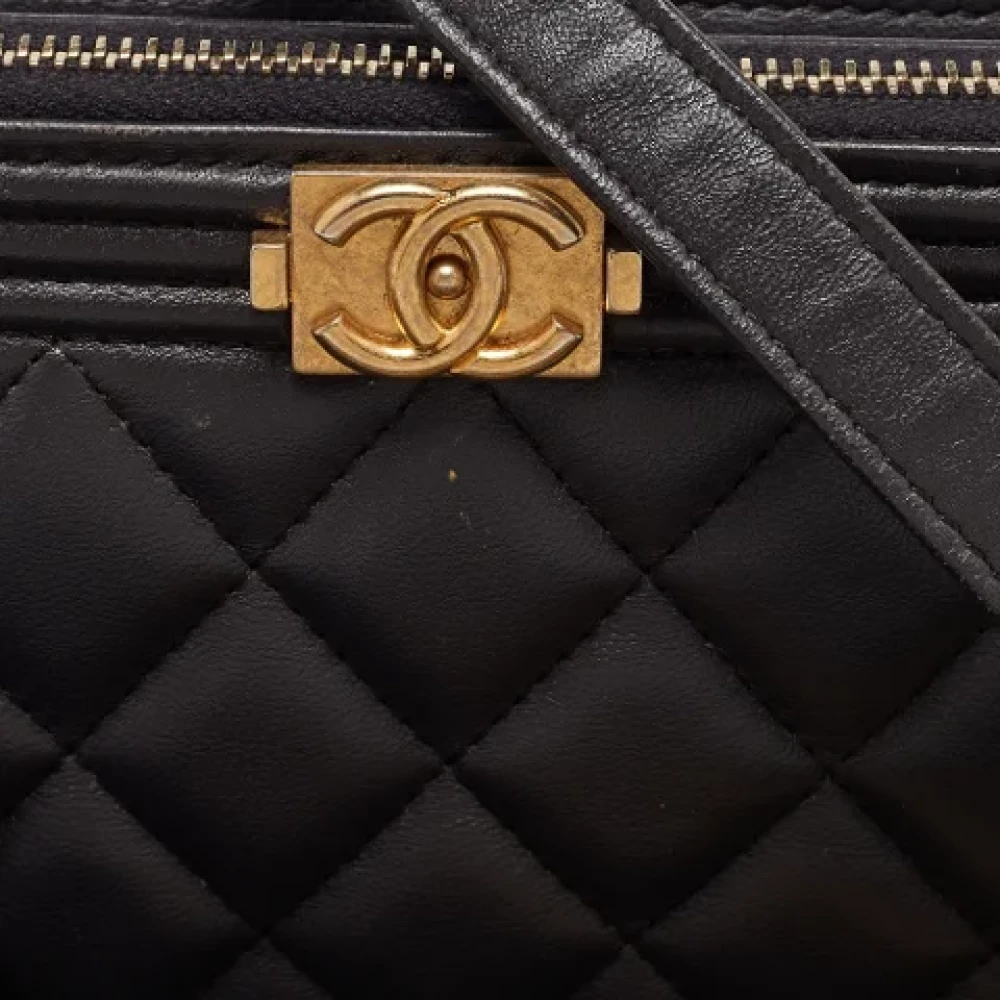 Chanel Vintage Pre-owned Leather clutches Gray Dames