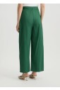 pantalon-decontracte-vert-avec-ceinture