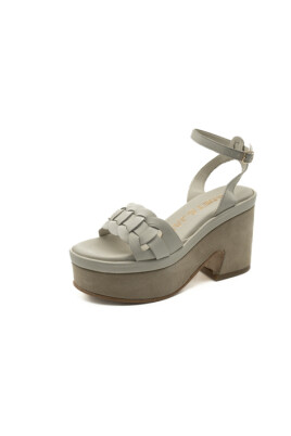 claire-damskor-beige-klackar