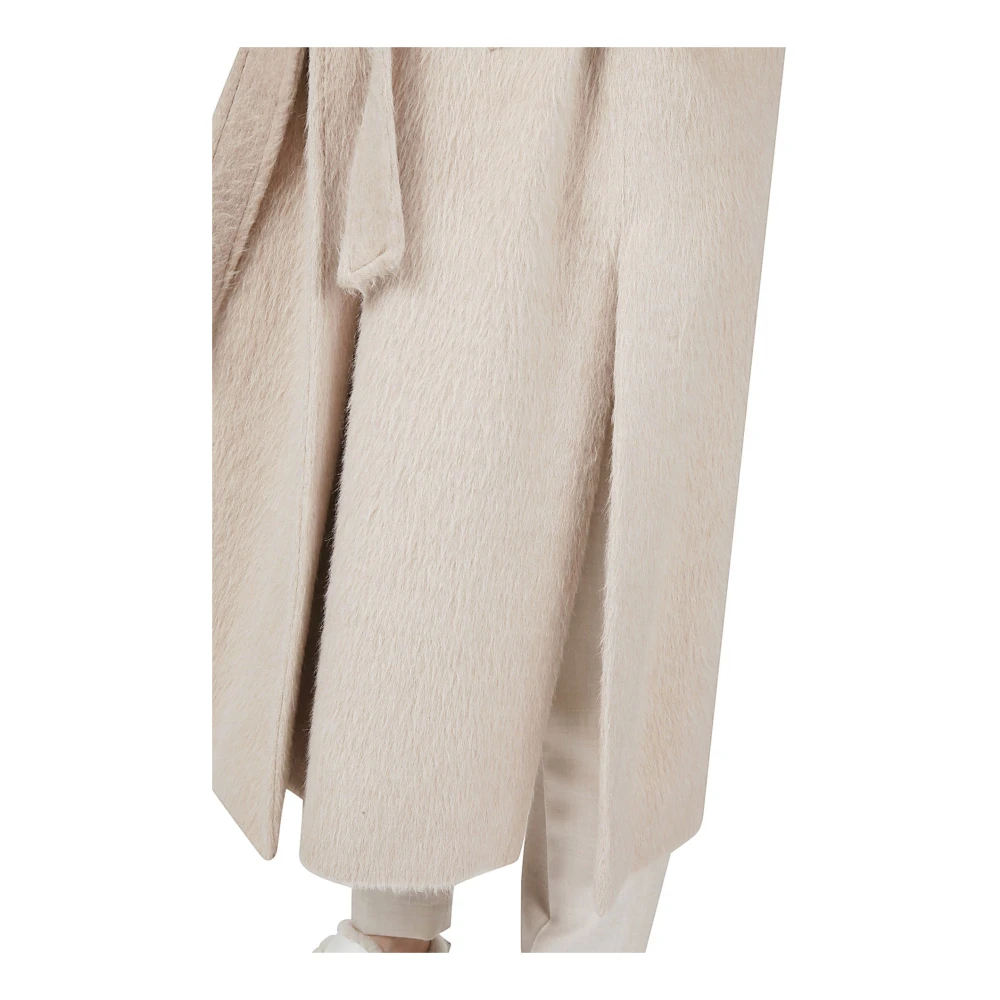 Eleventy Lange Jas met Riem in Baby Lama Wol Beige Dames