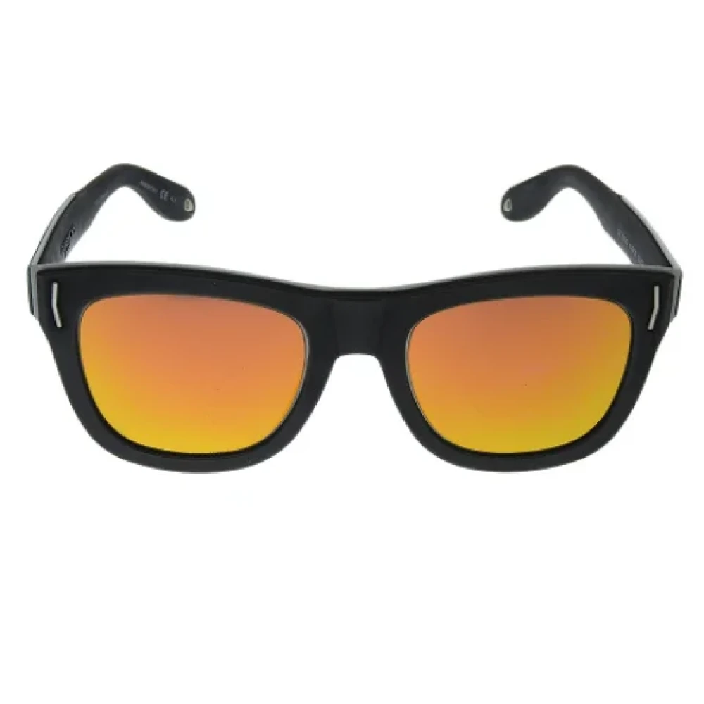 Givenchy Pre-owned Plastic sunglasses Black Dames