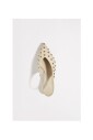 escarpins-en-cuir-cloutes-a-talon-bas