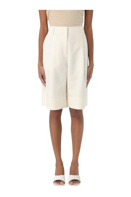 vita-klassiska-shorts-for-kvinnor
