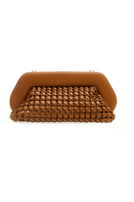 womens-bags-clutches-cuoio-ss24