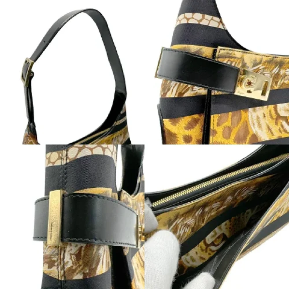 Salvatore Ferragamo Pre-owned Canvas shoulder-bags Brown Dames