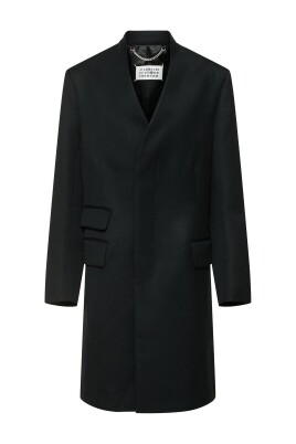 black-wool-coat-v-neck-style
