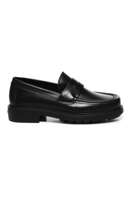 black-flat-shoes-almond-toe-italy