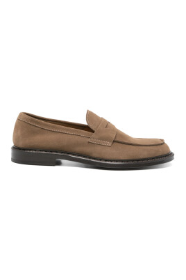 taupe-brown-slip-on-penny-slot-sko