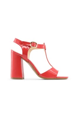 patent-leather-t-strap-sandal-mid-heel