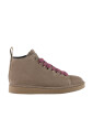 beige-sneakers-met-fuchsia-veters