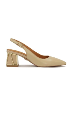 Beige pumps med dekorativ klack
