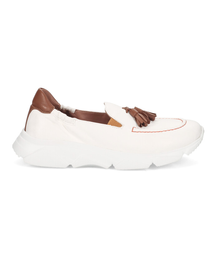 sneakers-blanches-au-style-futuriste