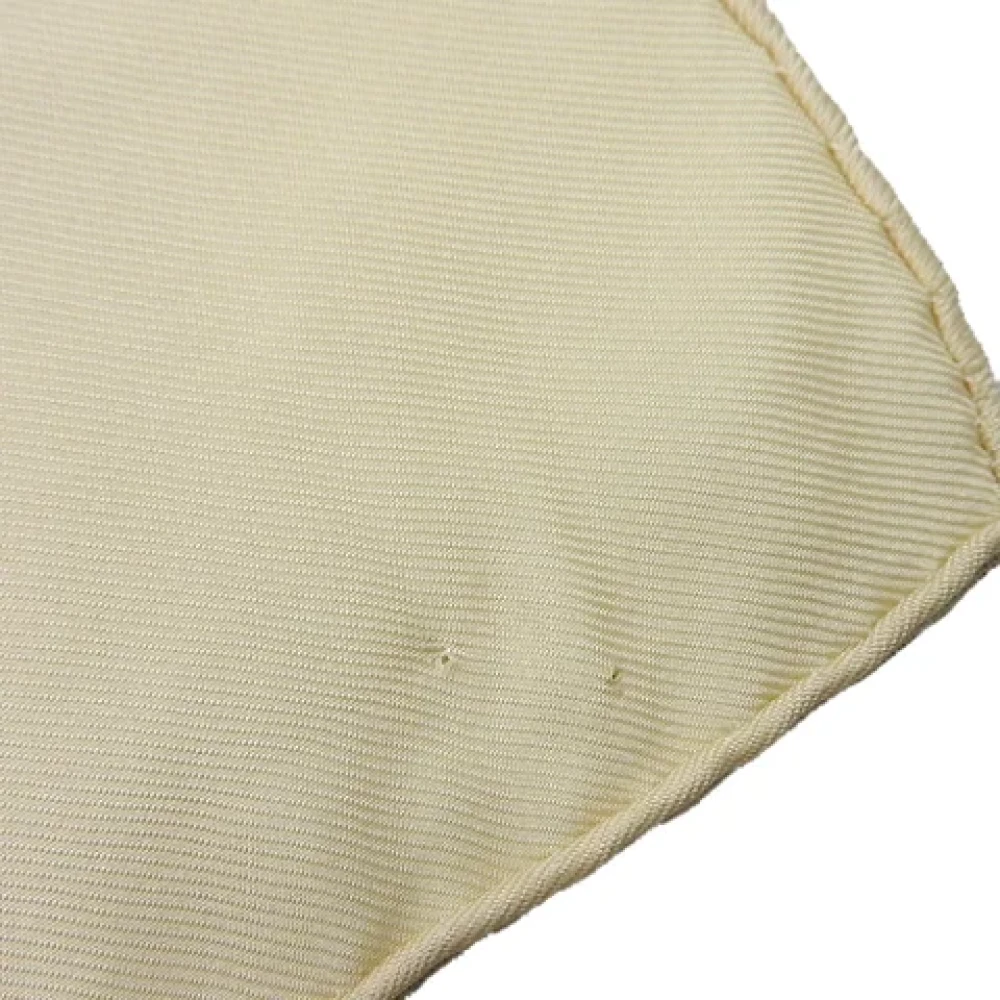 Hermès Vintage Pre-owned Wool scarves Beige Dames