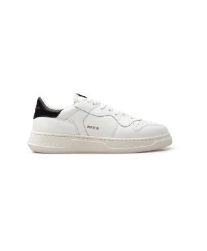 baskets-en-cuir-blanc-classiques