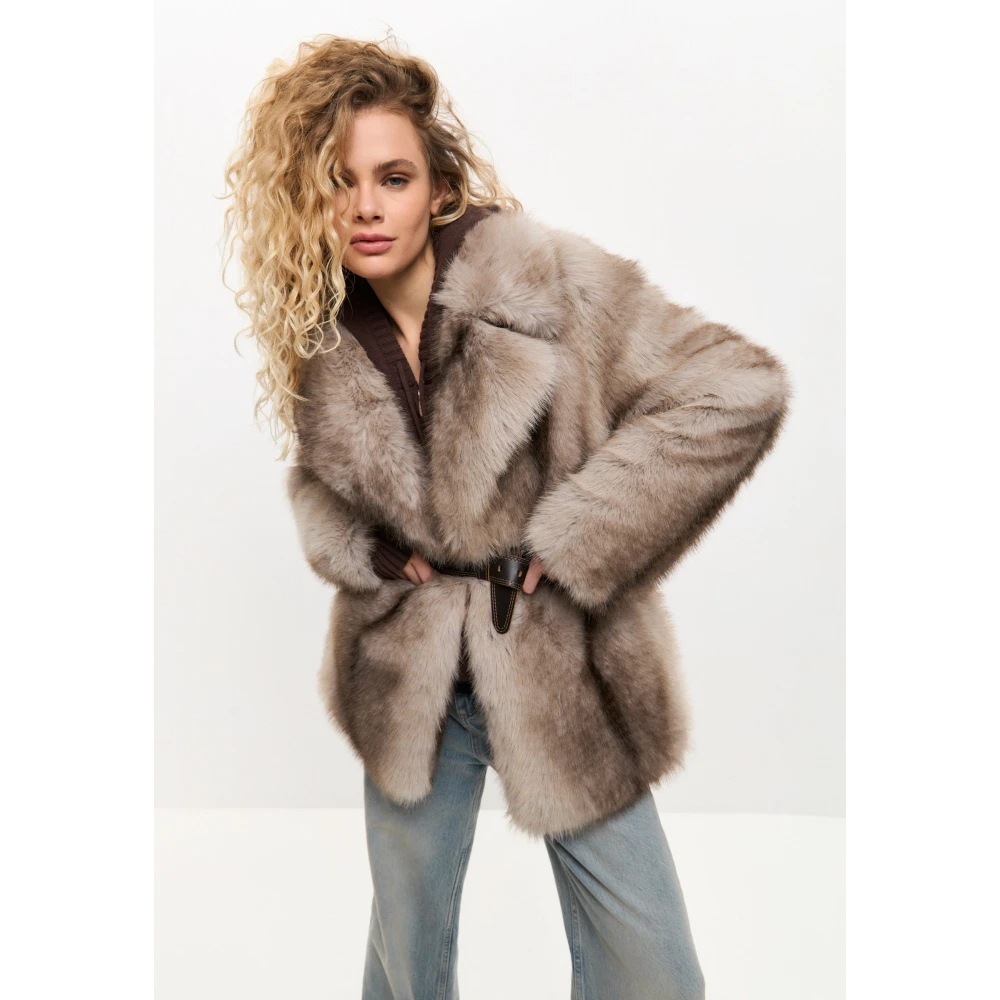 Cesare Gaspari Elegante Bruine Nep Bontjas Luxe Winterkleding voor Vrouwen Bruin Brown Dames
