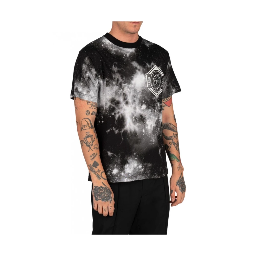 Versace Jeans Couture Galaxy Print T-shirt med grafiskt tryck Black, Herr