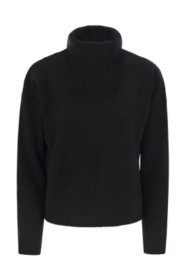 stylish-knit-top