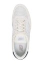 baskets-lacees-en-daim-gris