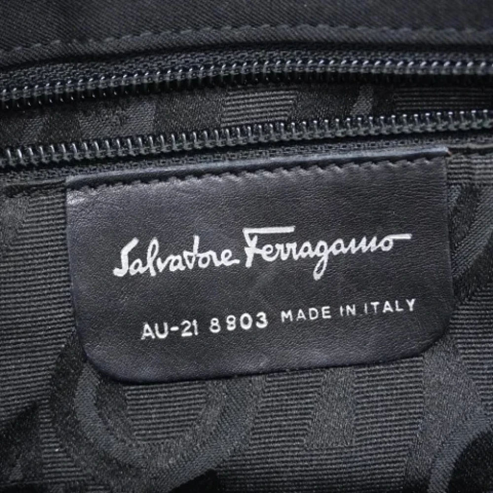 Salvatore Ferragamo Pre-owned Nylon totes Black Dames