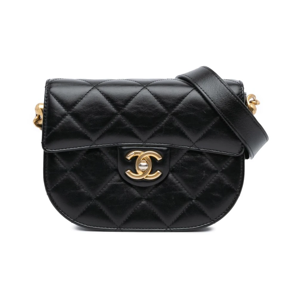 Chanel Vintage Women's Black Pre-Owned Quilted Leather Shoulder Bag With Chain Strap And Flap Closure