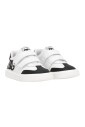 enfants-baskets-blanches-noires