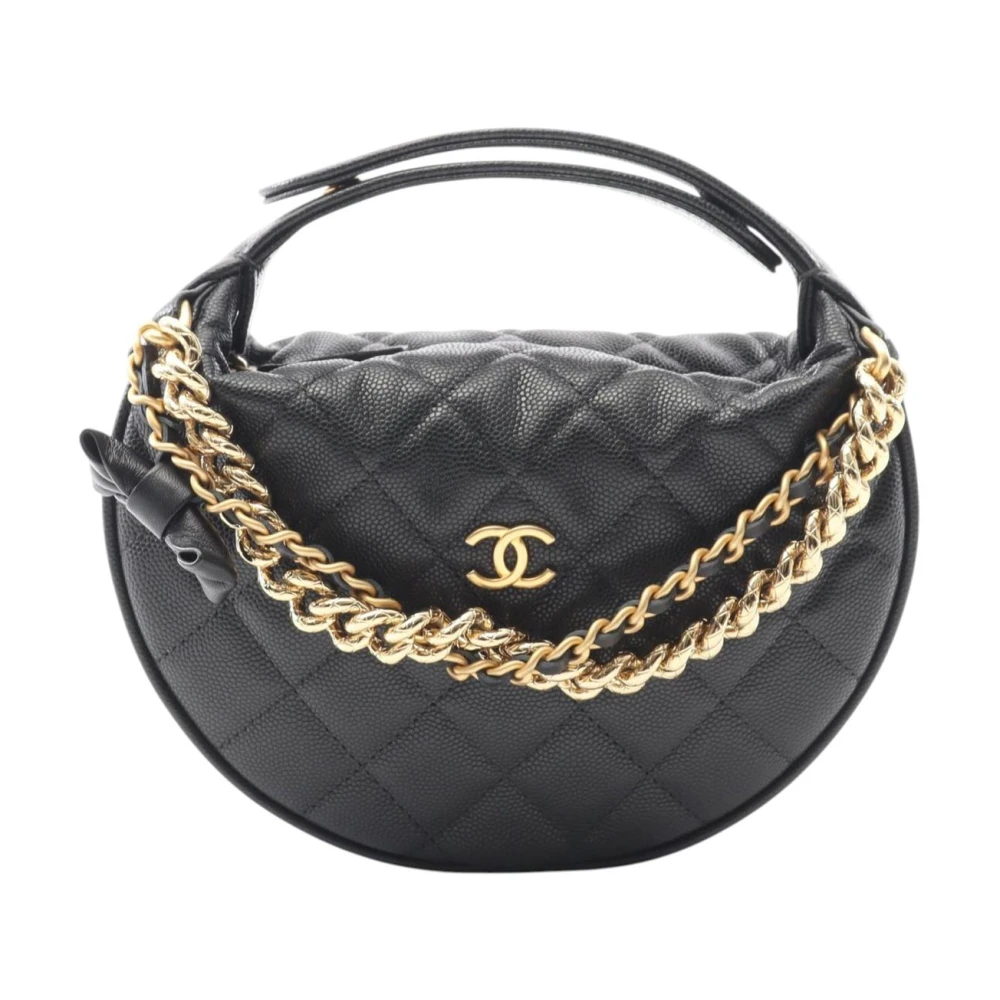 Chanel Vintage Women's Black Pre-Owned Quilted Shoulder Bag