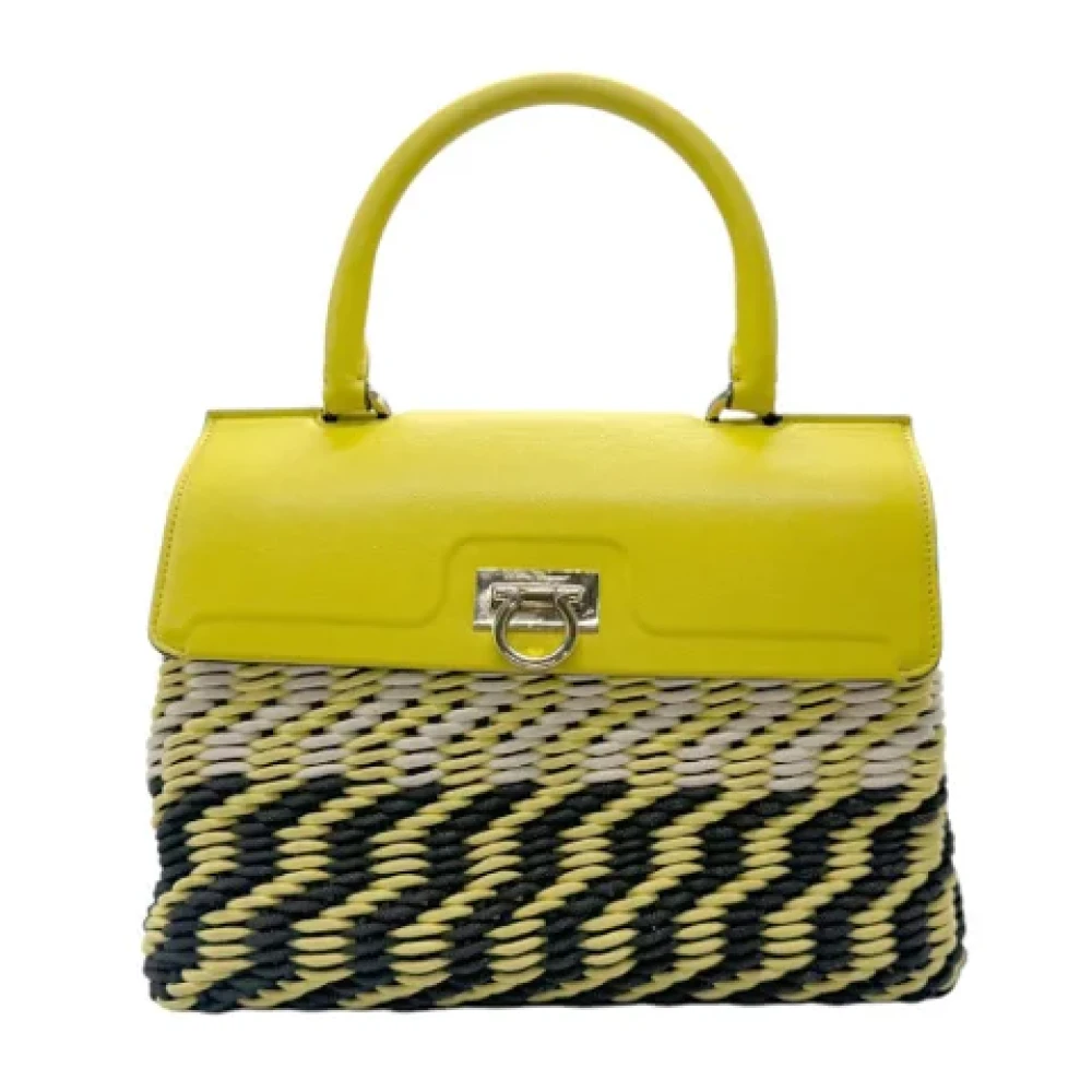 Salvatore Ferragamo Pre-owned Leather handbags Yellow Dames