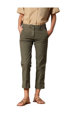 militaergron-gulerodspasform-chino-bukser