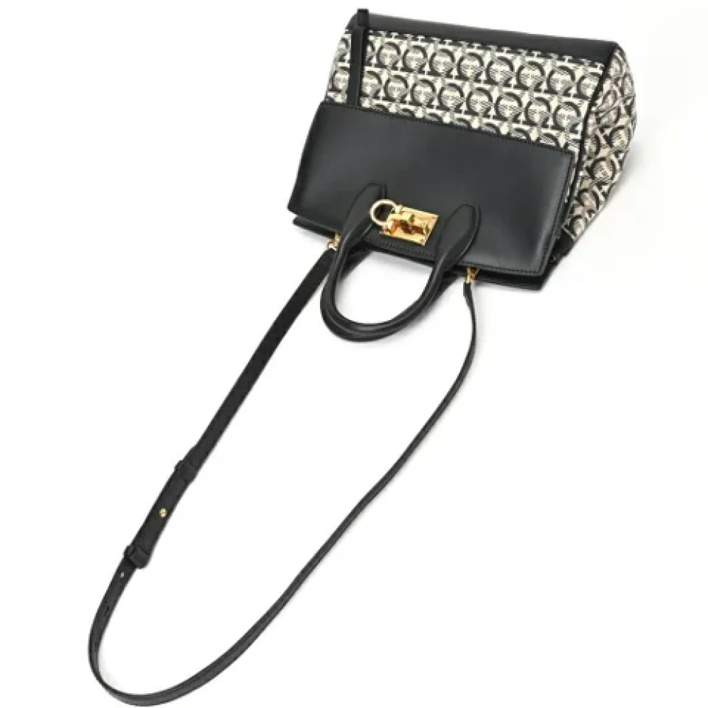 Salvatore Ferragamo Pre-owned Leather handbags Black Dames