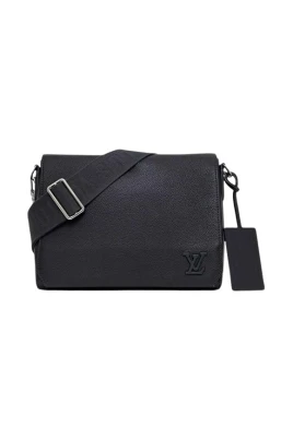 Pre-owned Takeoff Messenger Axelremsväska
