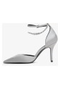 escarpins-gris-a-bout-pointu-avec-cristaux
