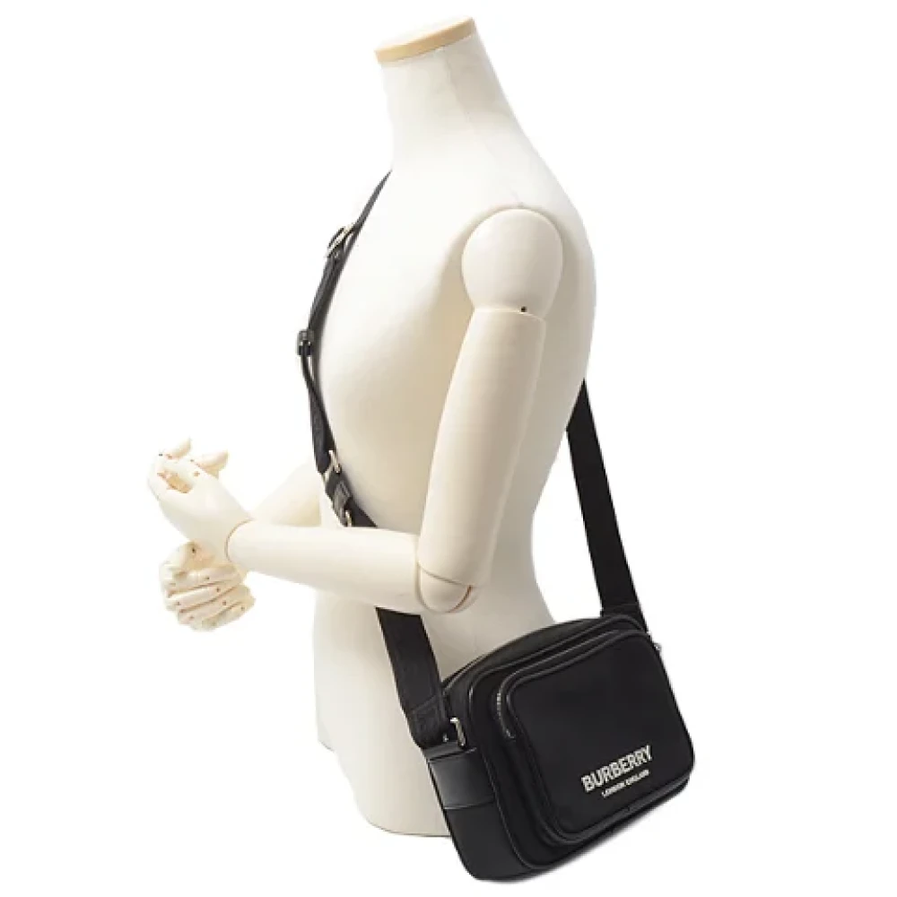 Burberry Vintage Pre-owned Canvas shoulder-bags Black Dames