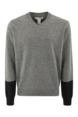 v-hals-sweater-med-farvedetalje