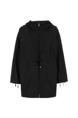 veste-noire-avec-fermeture-eclair-et-cordon-de-serrage