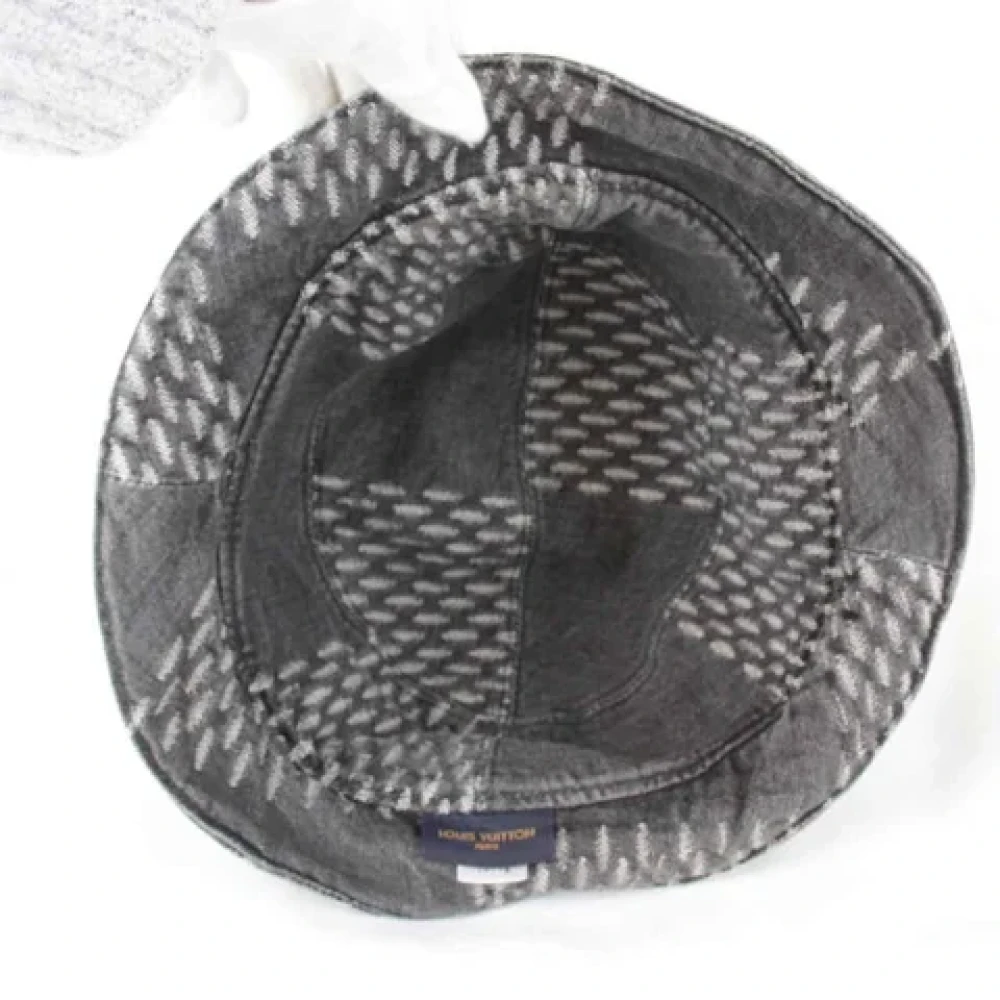 Louis Vuitton Vintage Pre-owned Cotton hats Gray Dames